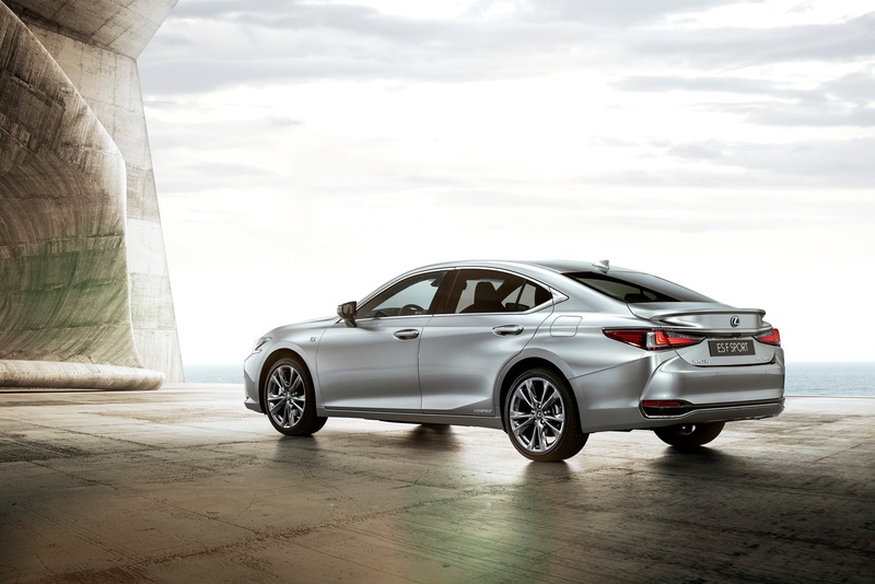 Lexus ES нового поколения заменит сразу две модели