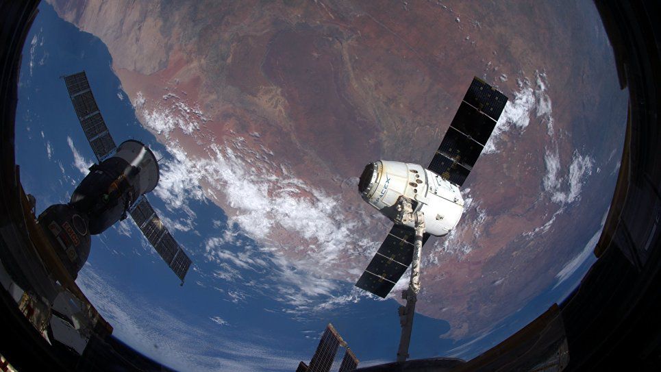 Америка и Россия возобновят туристические полеты к МКС и на Луну