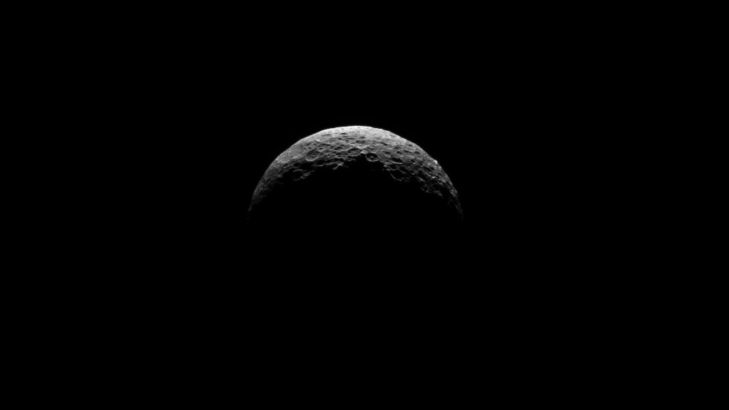 Зонд Dawn всматривается в северный полюс Цереры