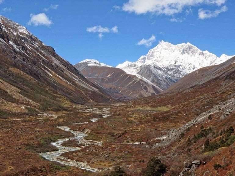 Вершина горы Канкар-Пунсум остается недосягаемой для альпинистов