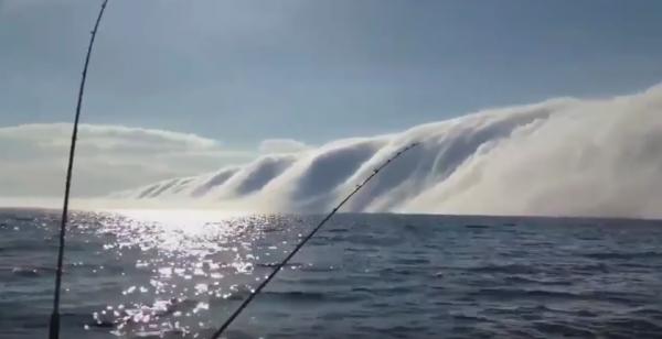 На озере Мичиган огромное облако в виде цунами озадачило ученых