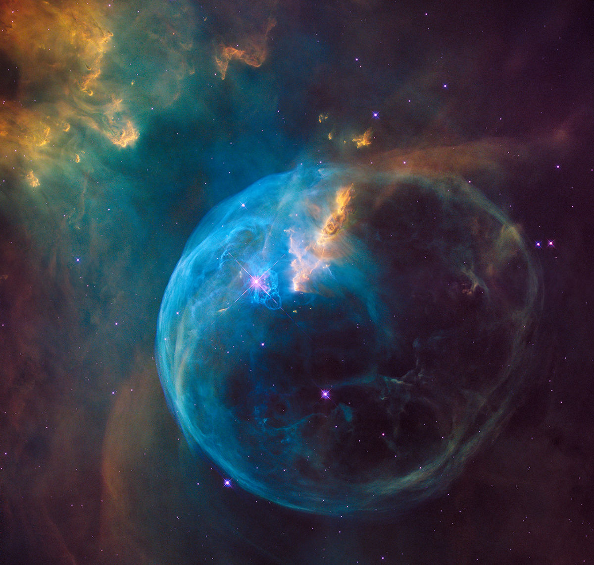 Снимок: «Хаббл» наблюдает звезду, «надувающую» гигантский пузырь
