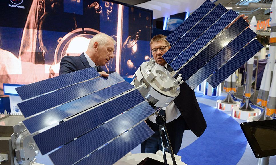 Роскосмос представил на выставке в Чили свои новые микроспутники