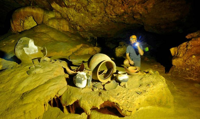 Пещера в Белизе хранит древние артефакты племени майя