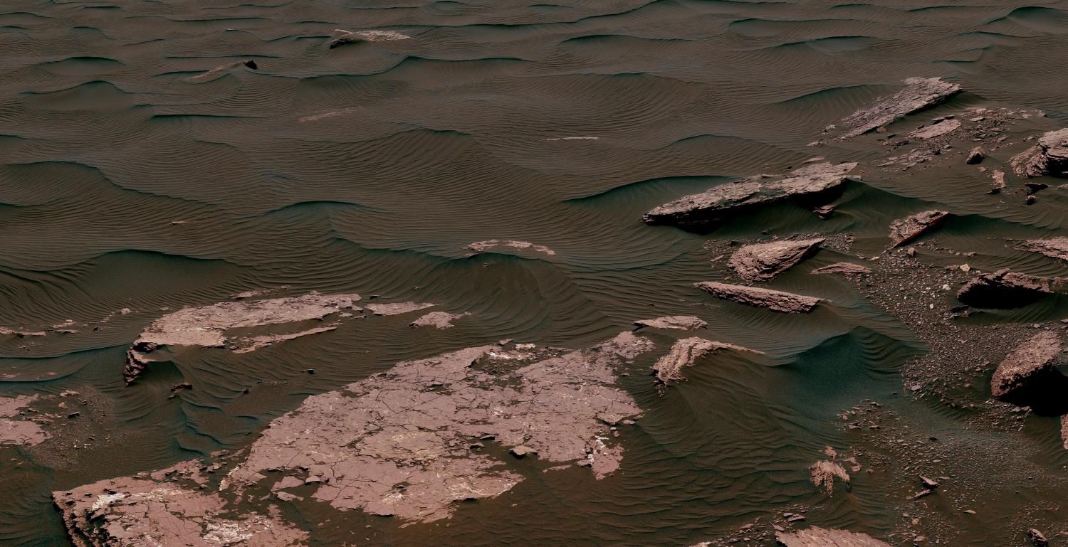 Ровер НАСА отбирает образцы грунта из активных линейных дюн на Марсе