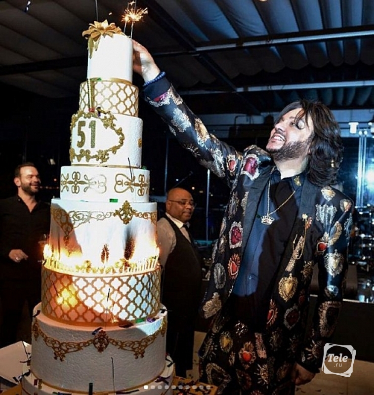 В день рождения Киркоров поразил гостей 7-этажным тортом