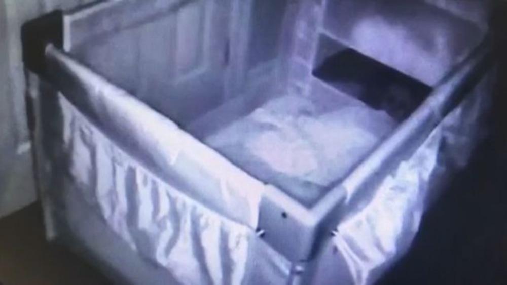 В Торонто призрак нерожденного ребенка терроризирует свою мать и ее детей