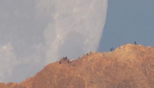 Житель США заснял на видео, как гигантская Луна "падает" на Землю