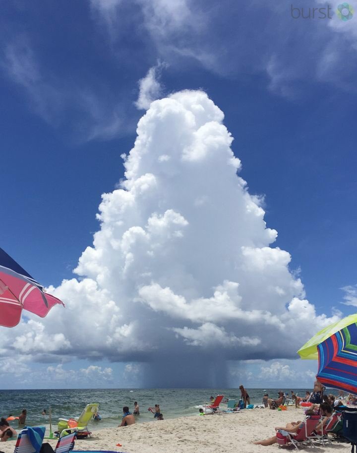 Над Алабамой появилось облако, которое опровергает все законы природы