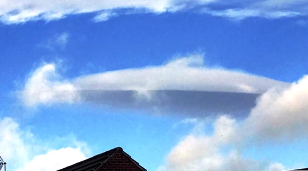 В Англии засняли разумное облако или НЛО (видео)