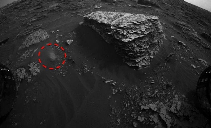 Уфологи обнаружили на Марсе странную "ползущую" субстанцию