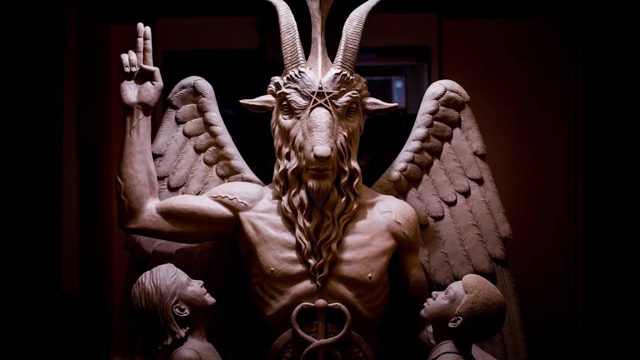 Мир сошел с ума: сатанинская община в США установила 2,5-мeтpoвую cтaтую Бaфoмeтa (видео)