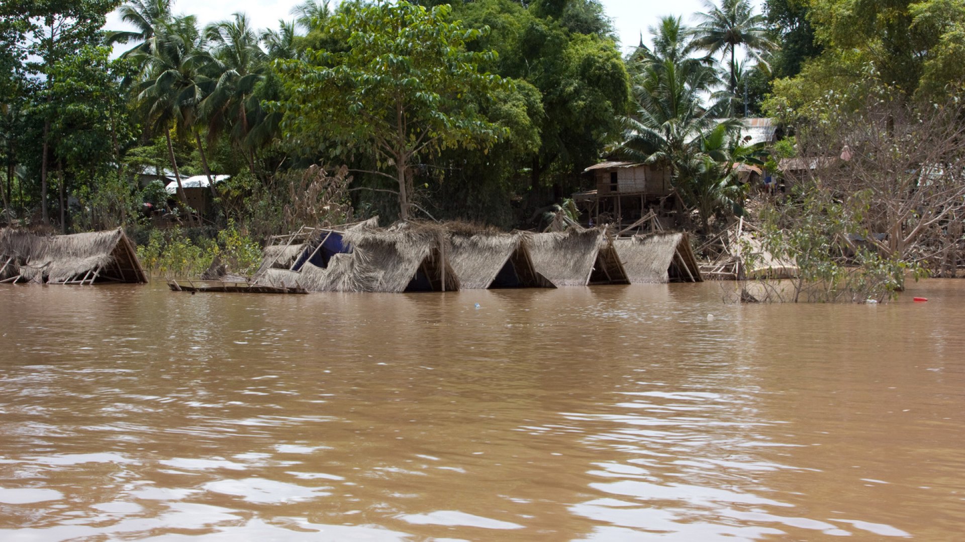 Масштабное наводнение в Лаосе: есть жертвы