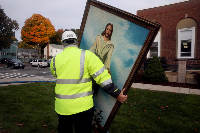 В Массачусетсе в выгоревшей до тла церкви чудом уцелела картина с Иисусом Христом