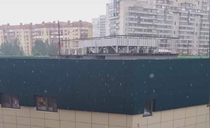 В Санкт-Петербурге в разгар лета выпал снег