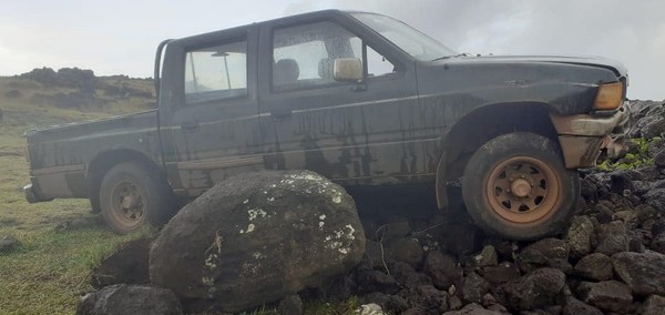На острове Пасхи автомобиль разрушил древнюю фигуру