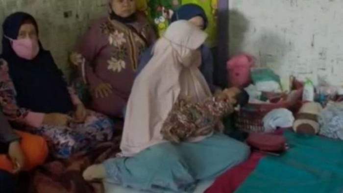 Странный случай: в Индонезии женщина забеременела от ветра