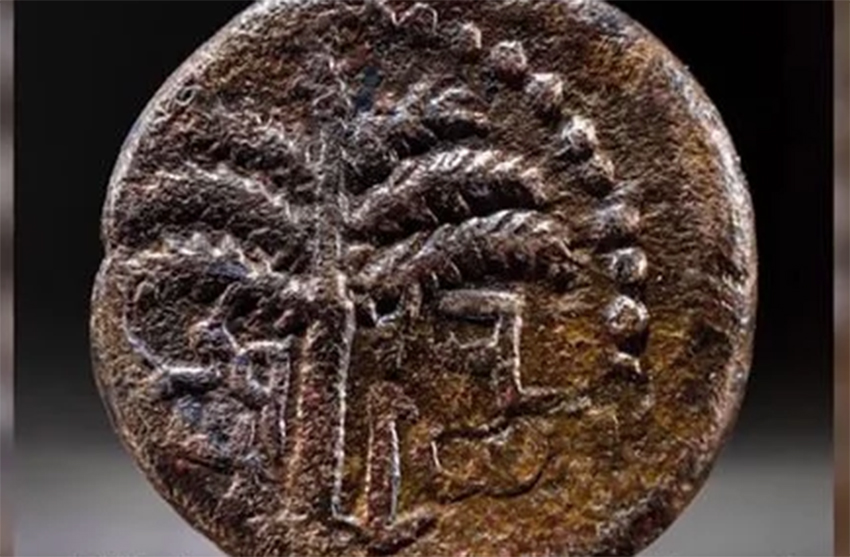 В Израиле найдена редкая бронзовая монета возрастом 2000 лет