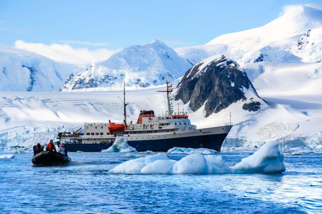 Антарктида: что скрывает подо льдами самый малоизученный континент планеты