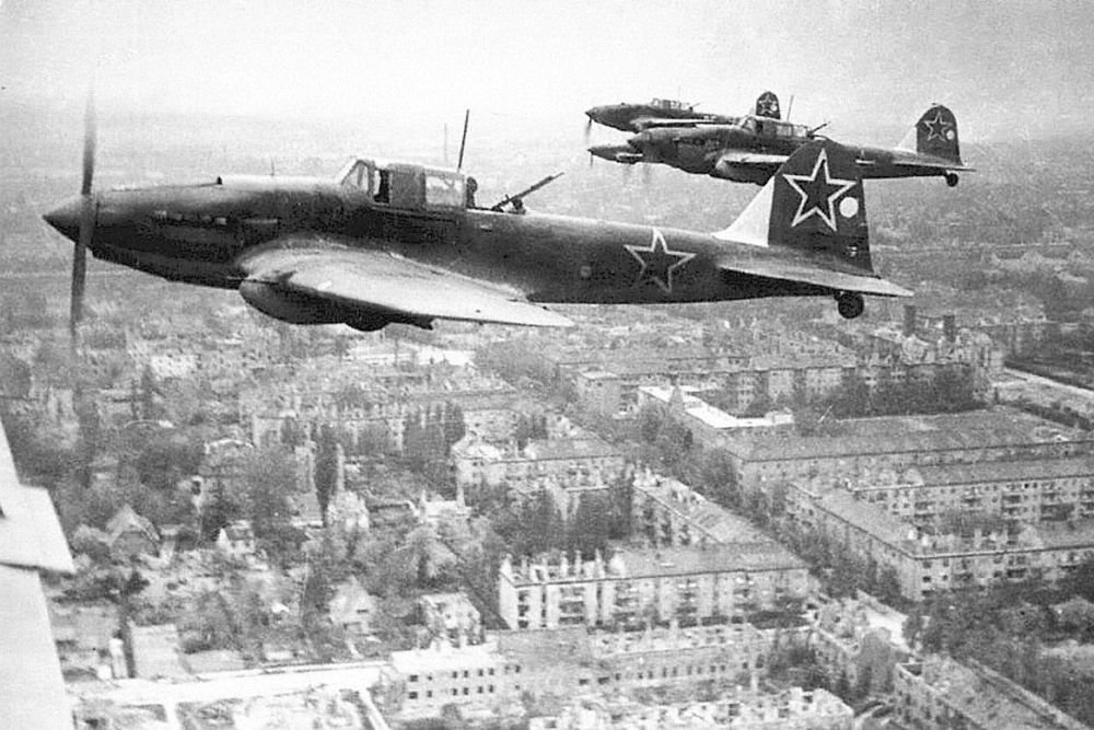 За какие слова Сталин расстрелял генерала авиации Рычагова: это запрещали рассказывать