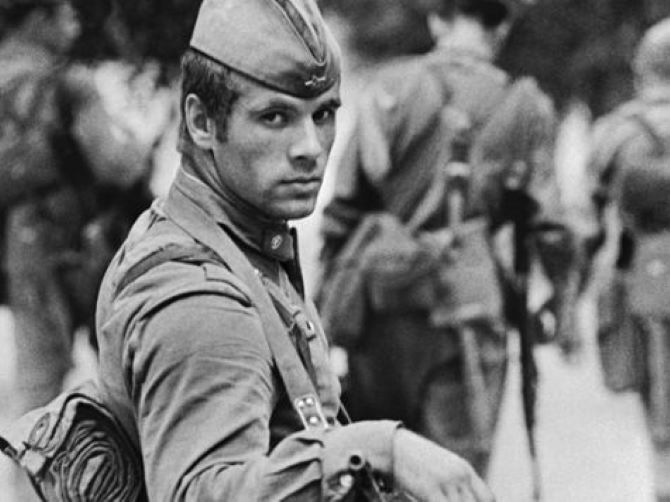 Фото этого солдата в 1976 году облетело весь мир: как он прожил жизнь