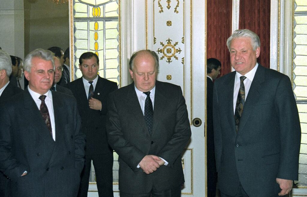 Зачем Горбачев звонил Бушу перед тем как навсегда покончить с СССР