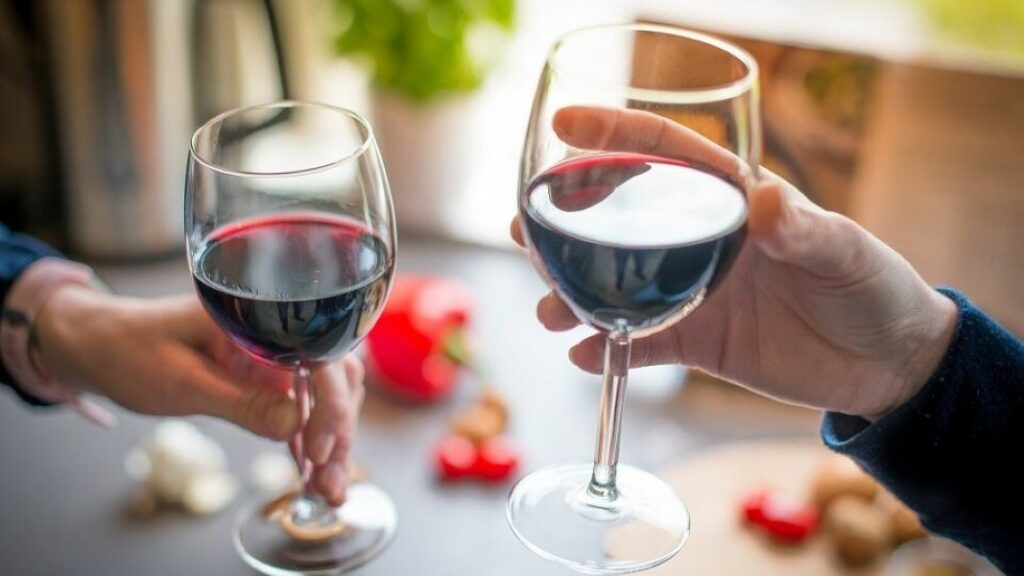 «Алкогольной зависимости не возникнет»: секретная формула как пить и не пьянеть