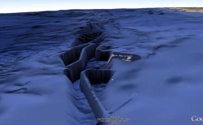 Тайна объекта на дне океана: картографы не зря затирают «великую белую стену»